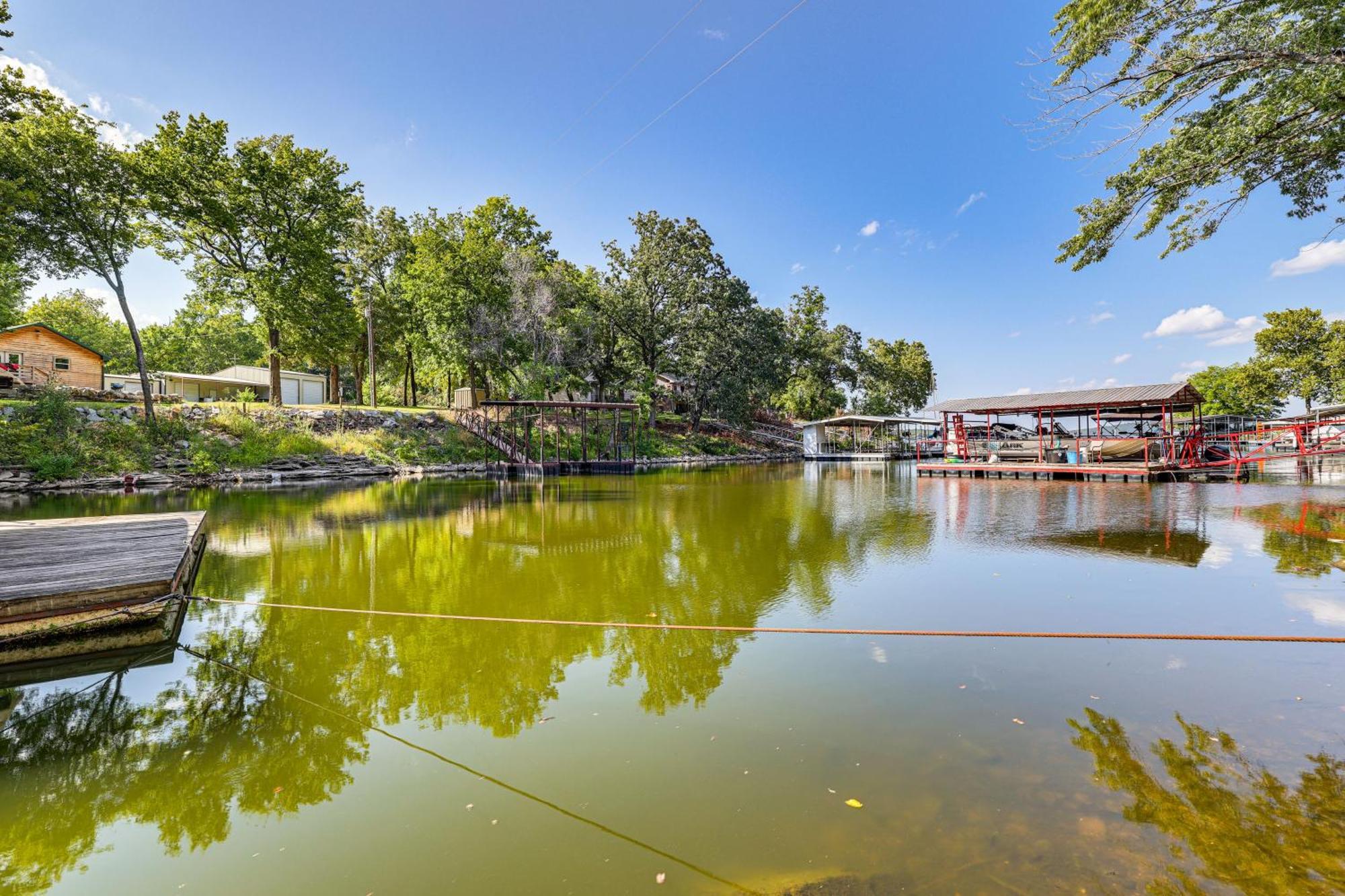 Grove Lakefront Cabin With Water And Dock Access! Екстериор снимка