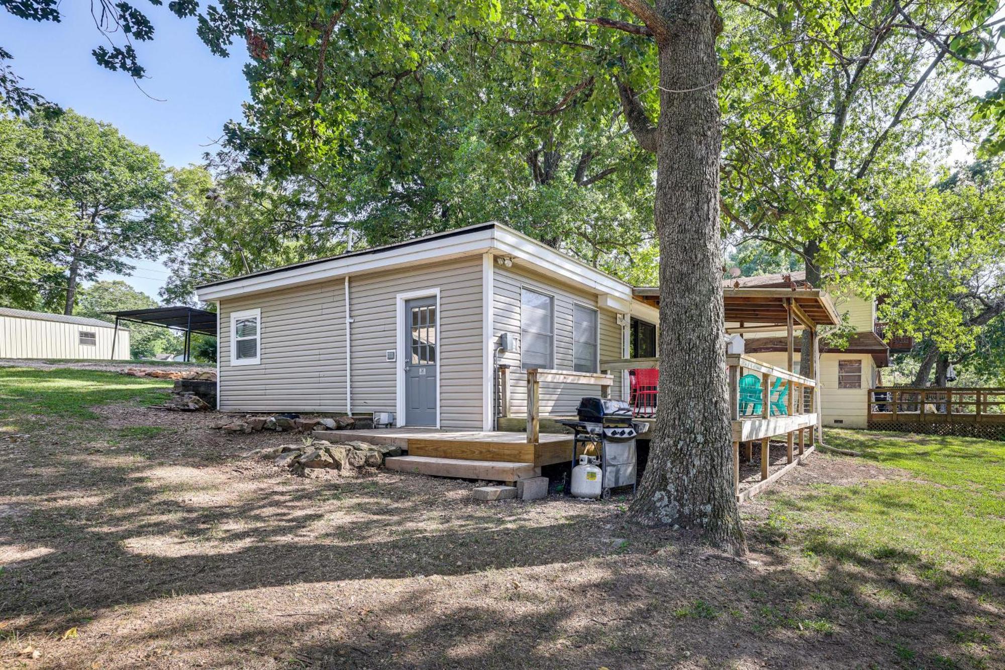 Grove Lakefront Cabin With Water And Dock Access! Екстериор снимка