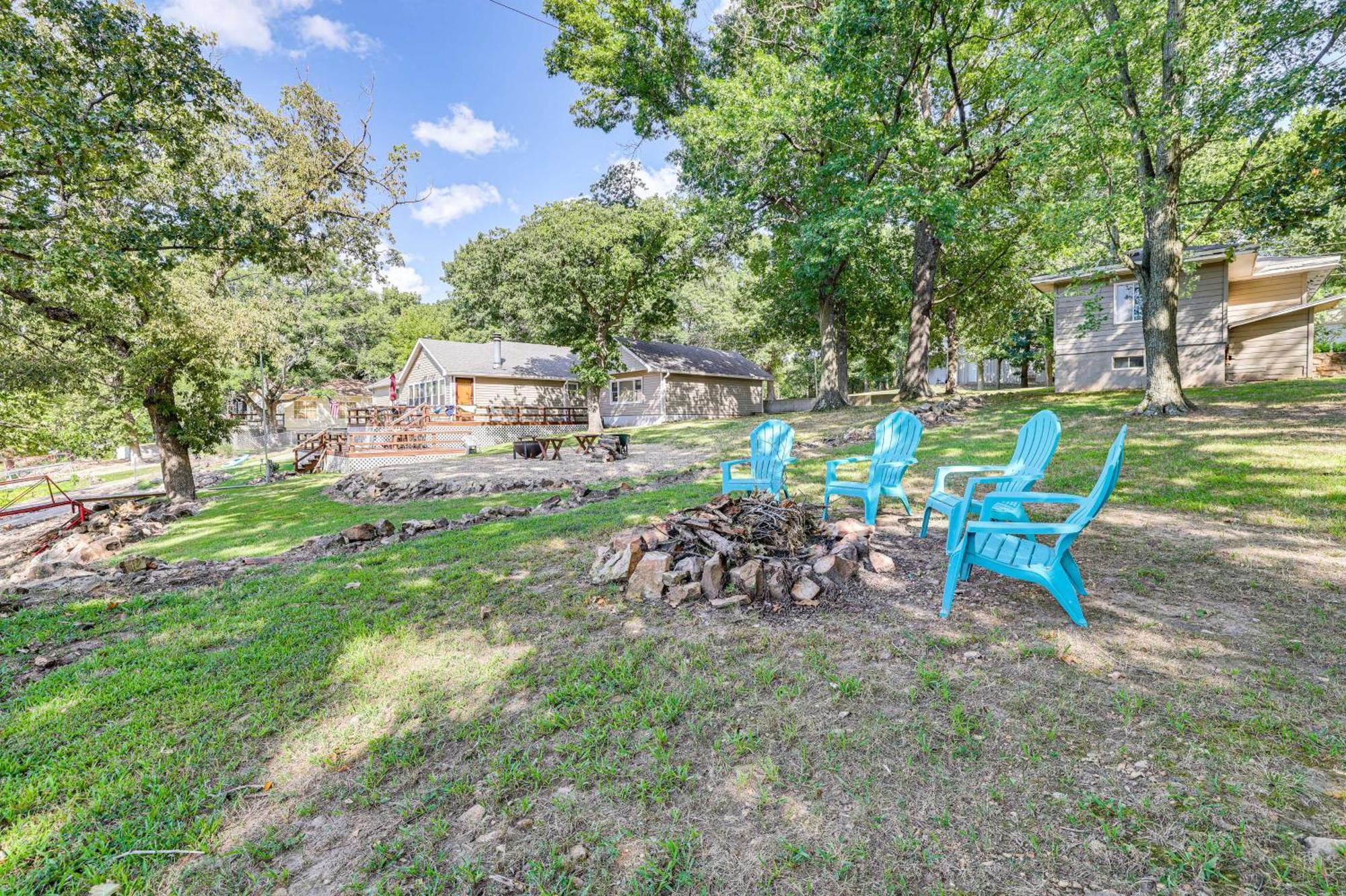 Grove Lakefront Cabin With Water And Dock Access! Екстериор снимка